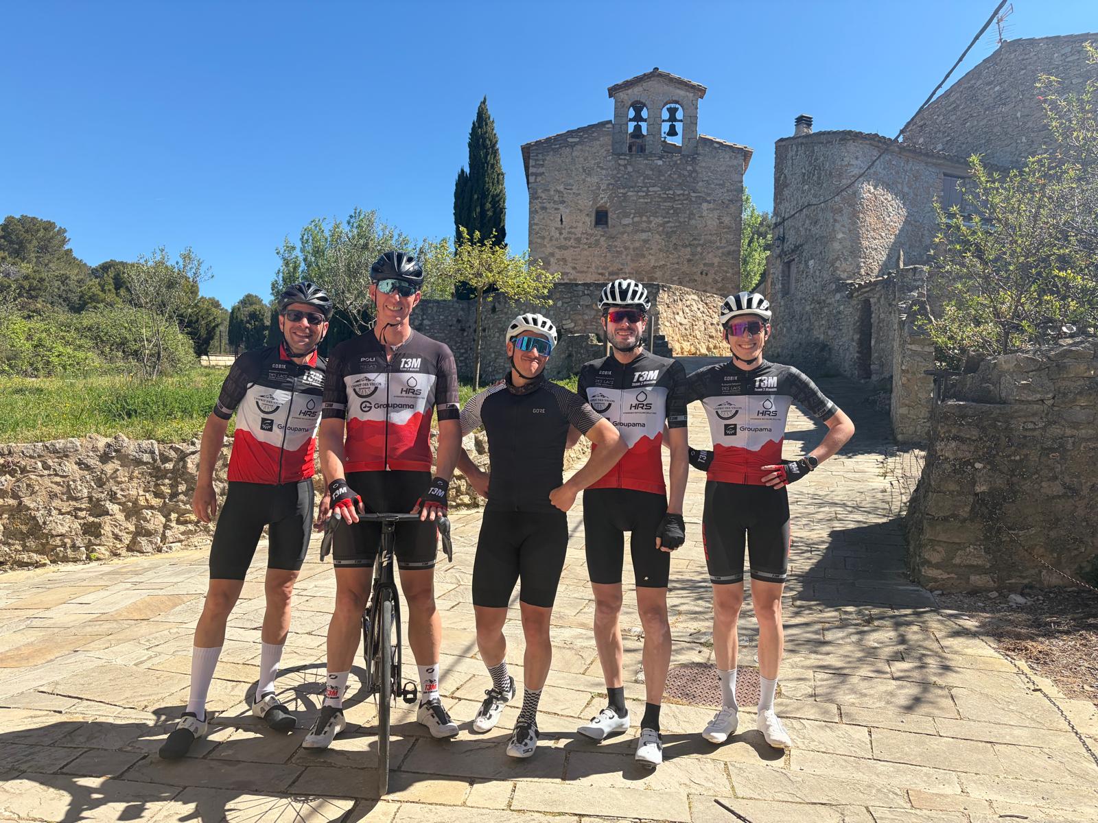 Stage Espagne 2026 - groupe devant l&rsquo;eglise